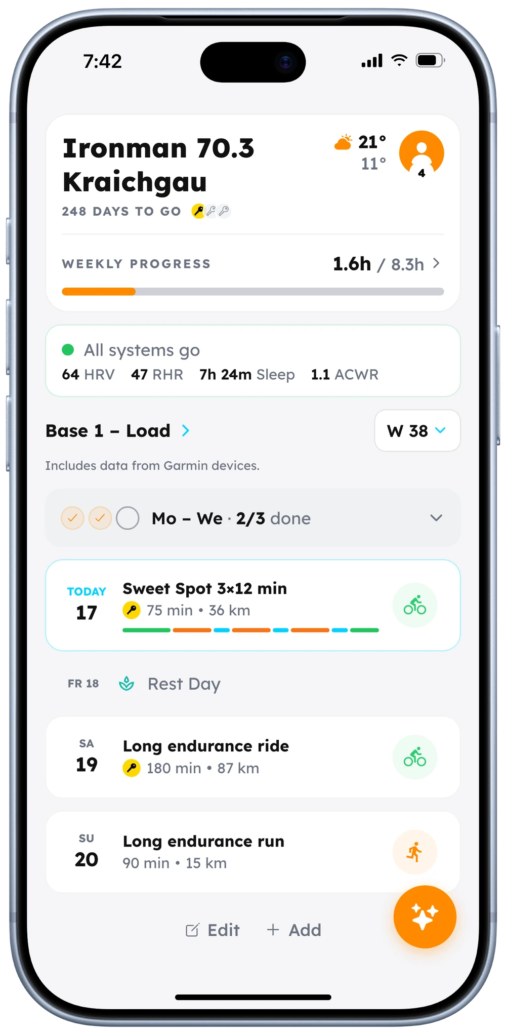 RaceMind app &ndash; home with race countdown, weekly progress and the week&rsquo;s sessions