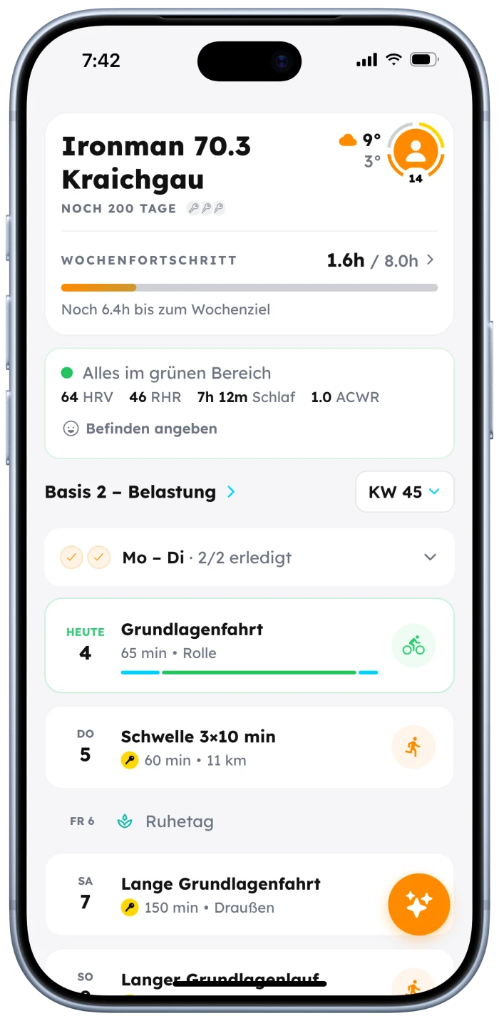 RaceMind am Handy, hell: Startseite mit Rennen, Wochenfortschritt und den Einheiten der Woche